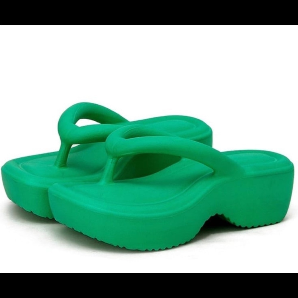Saligna Women's Platform Flip Flop with Arch Support size 7 (38)